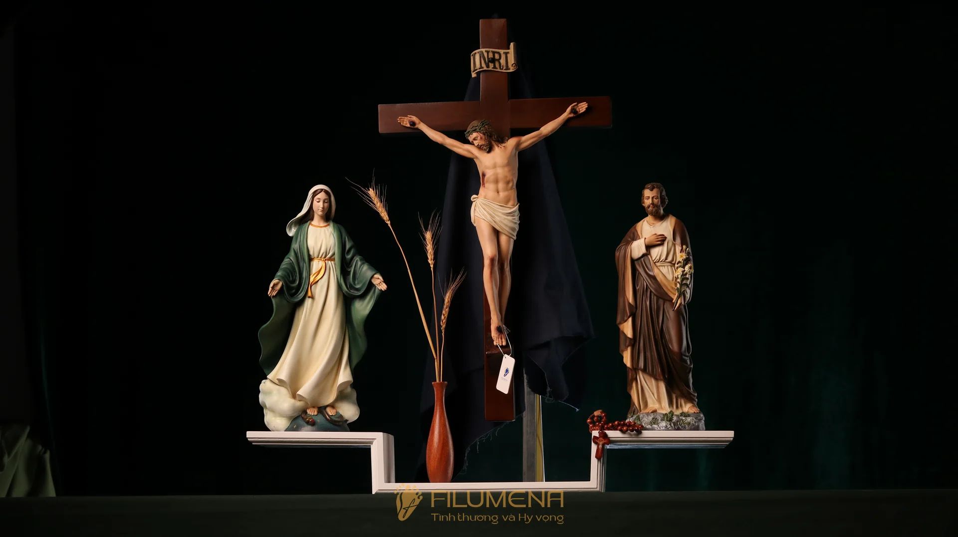 Bàn thờ Chúa bằng gỗ 1 kệ 2 cánh mã BT4