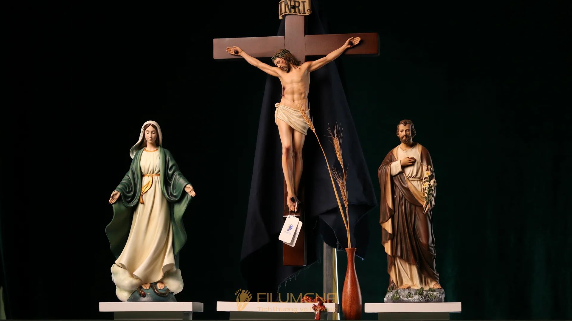 Bàn thờ Công giáo bằng gỗ 3 kệ 2 tầng màu trắng BT2