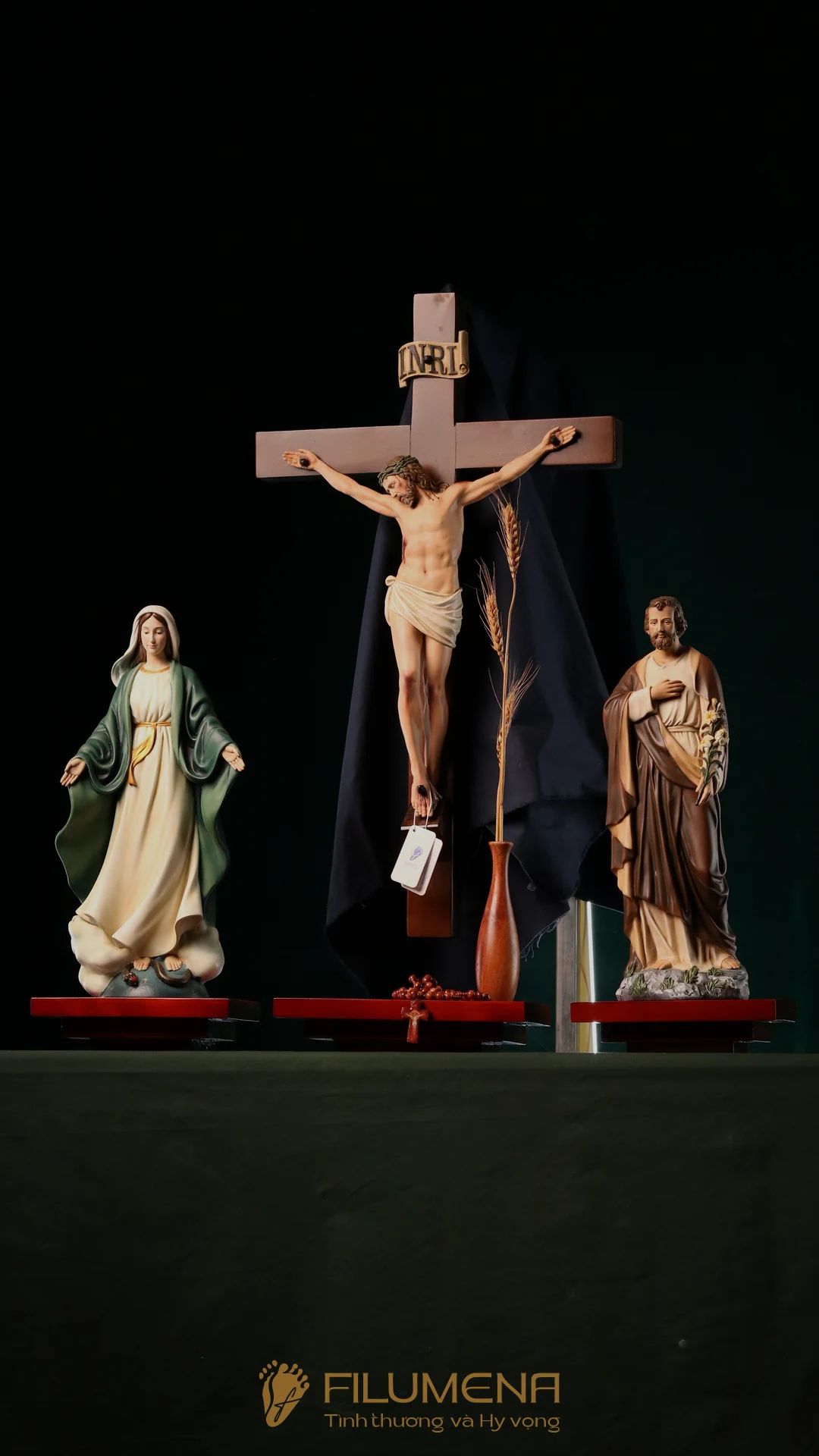 Bàn thờ Chúa phòng khách đẹp bằng gỗ 3 bệ, mỗi bệ 3 tầng mã BT1