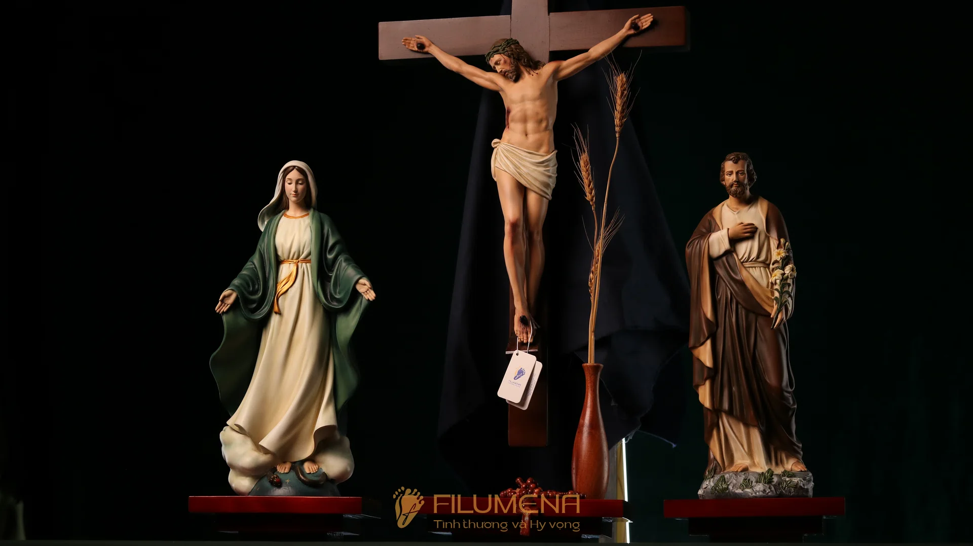 Bàn thờ Chúa trang trọng, chuẩn phụng vụ cho gia đình Công giáo