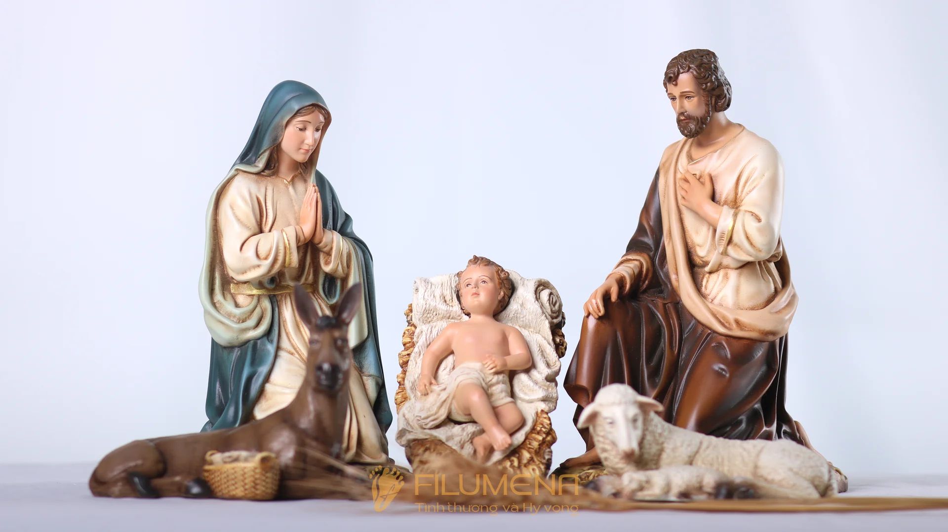 Bộ tượng Giáng sinh 20 cm 5 nhân vật tông màu sáng cổ điển