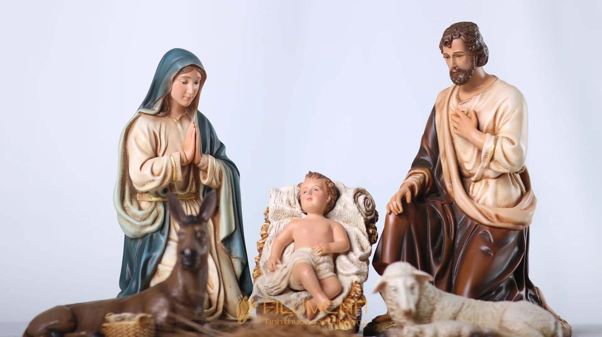 Bộ tượng Giáng sinh 20 cm 5 nhân vật tông màu sáng cổ điển