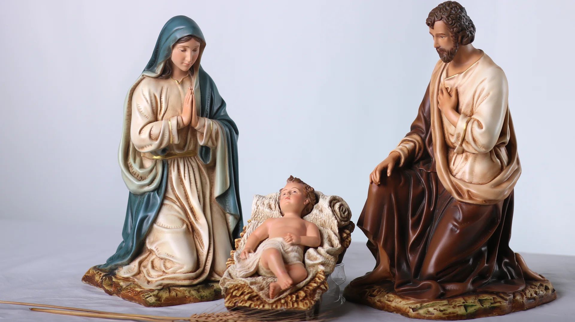 Bộ tượng Giáng sinh 30 cm 3 nhân vật tông màu sáng cổ điển