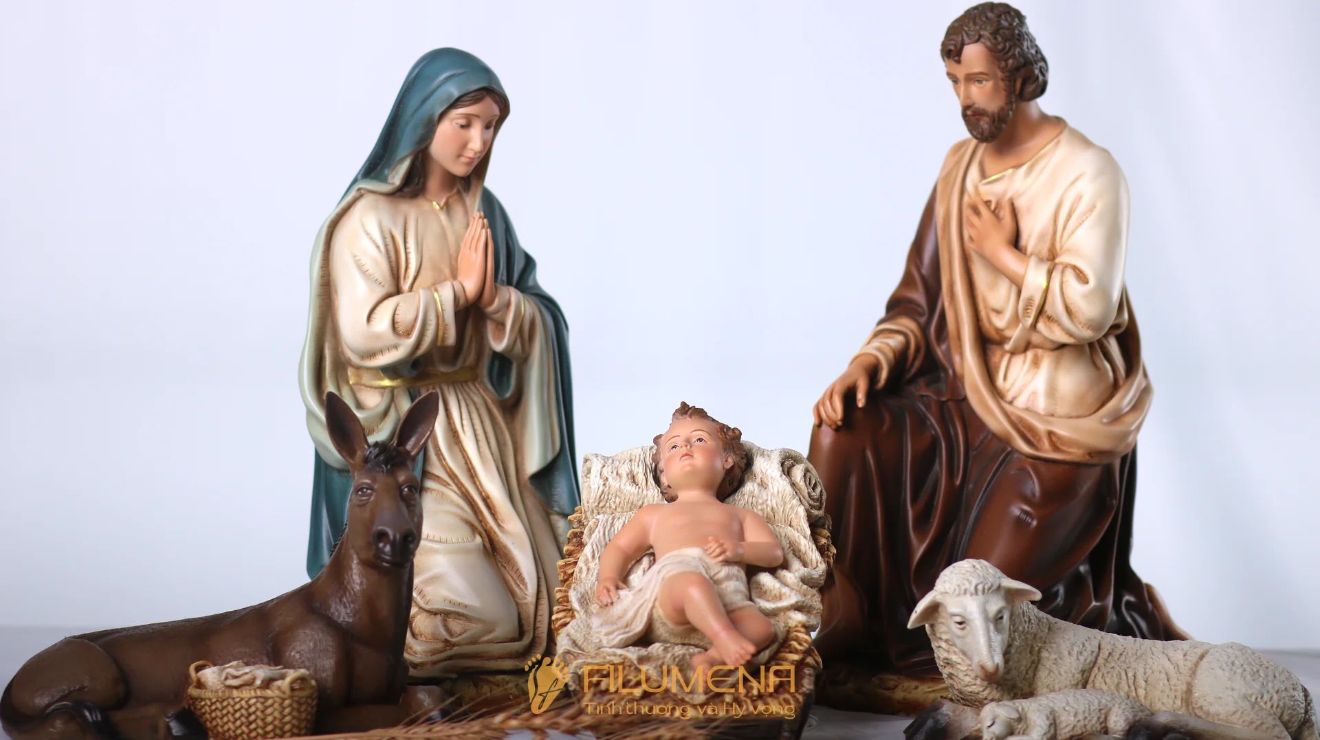 Bộ tượng Giáng sinh 30 cm 5 nhân vật tông màu sáng cổ điển