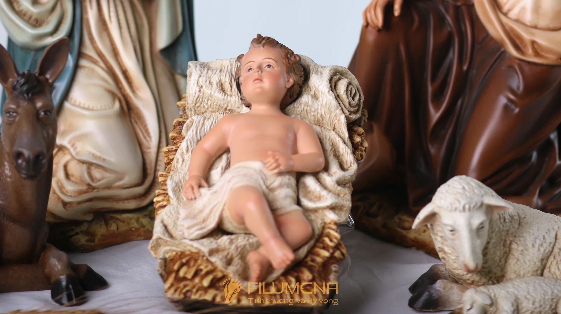 Bộ tượng Giáng sinh 30 cm 5 nhân vật tông màu sáng cổ điển