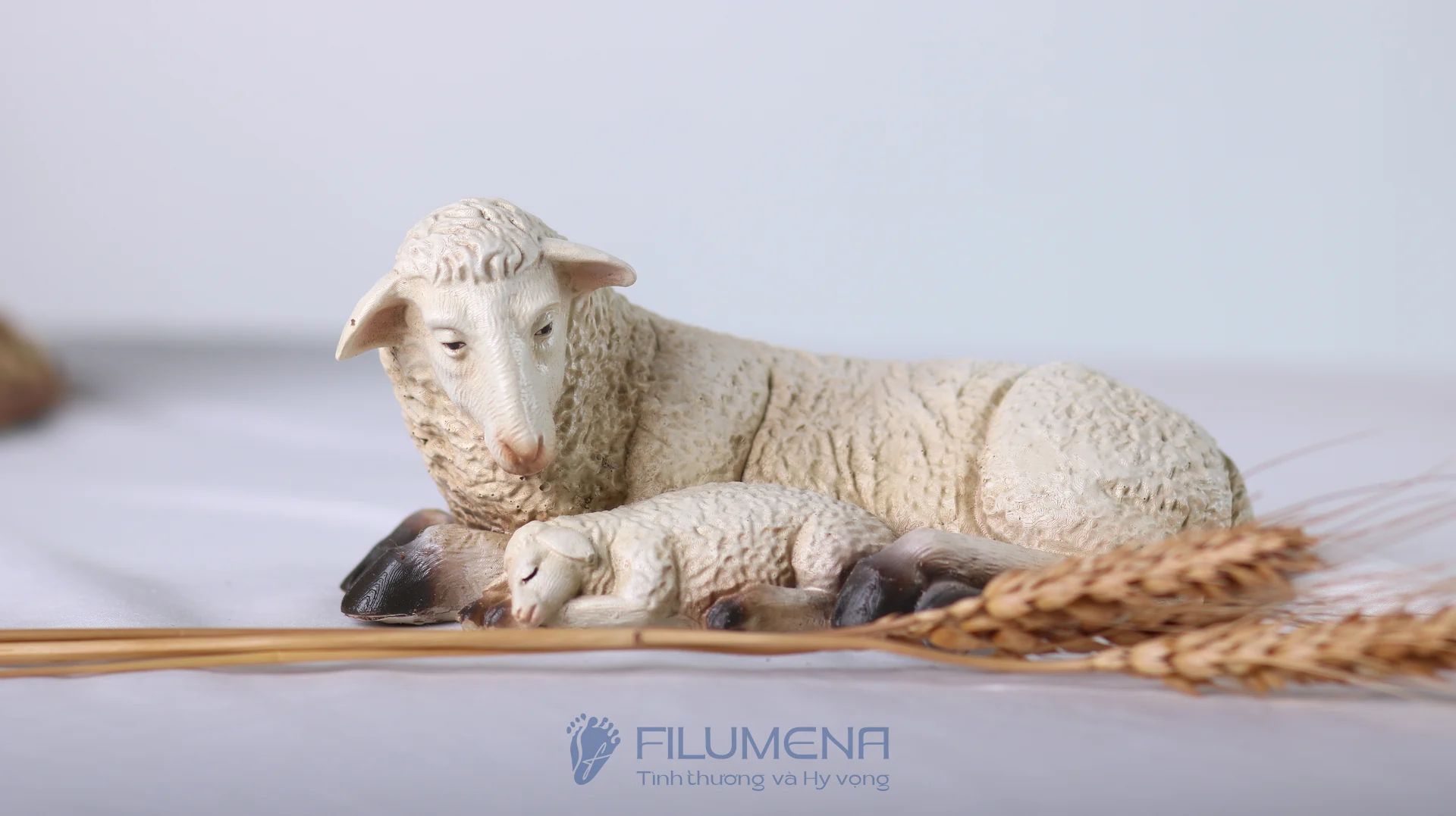 Bộ tượng Giáng sinh 30 cm 3 nhân vật tông màu sáng cổ điển