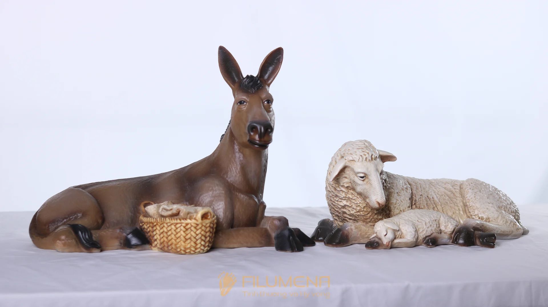 Bộ tượng Giáng sinh 50 cm 5 nhân vật tông màu sáng cổ điển