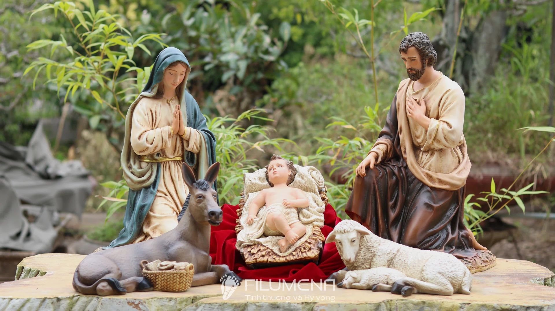 Bộ tượng Giáng sinh 50 cm 5 nhân vật tông màu sáng cổ điển