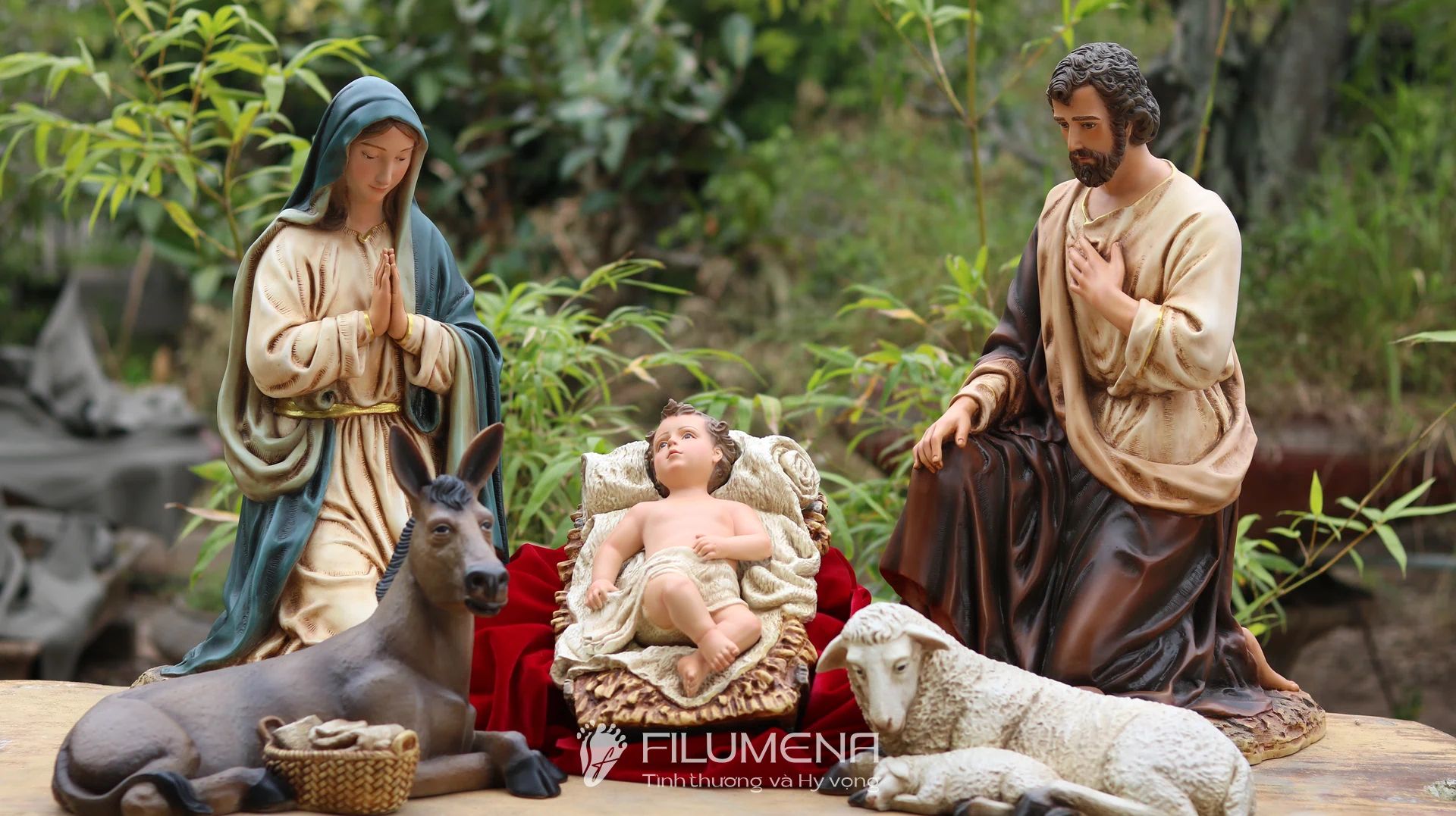 Bộ tượng Giáng sinh 50 cm 5 nhân vật tông màu sáng cổ điển