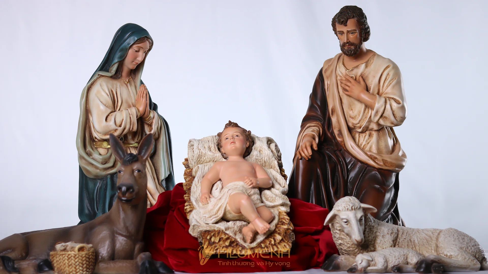 Bộ tượng Giáng sinh 50 cm 5 nhân vật tông màu sáng cổ điển