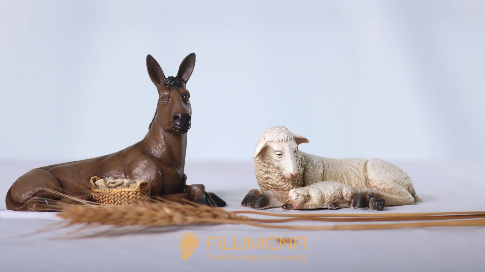 Bộ tượng Giáng sinh mini 20 cm 3 nhân vật tông màu sáng cổ điển