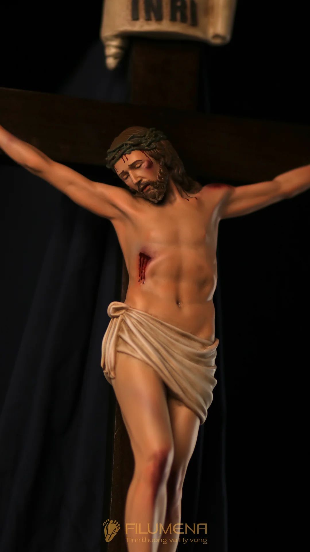 Tượng Chúa chịu nạn cao 20 cm, 30 bằng bột đá - Thánh giá gỗ