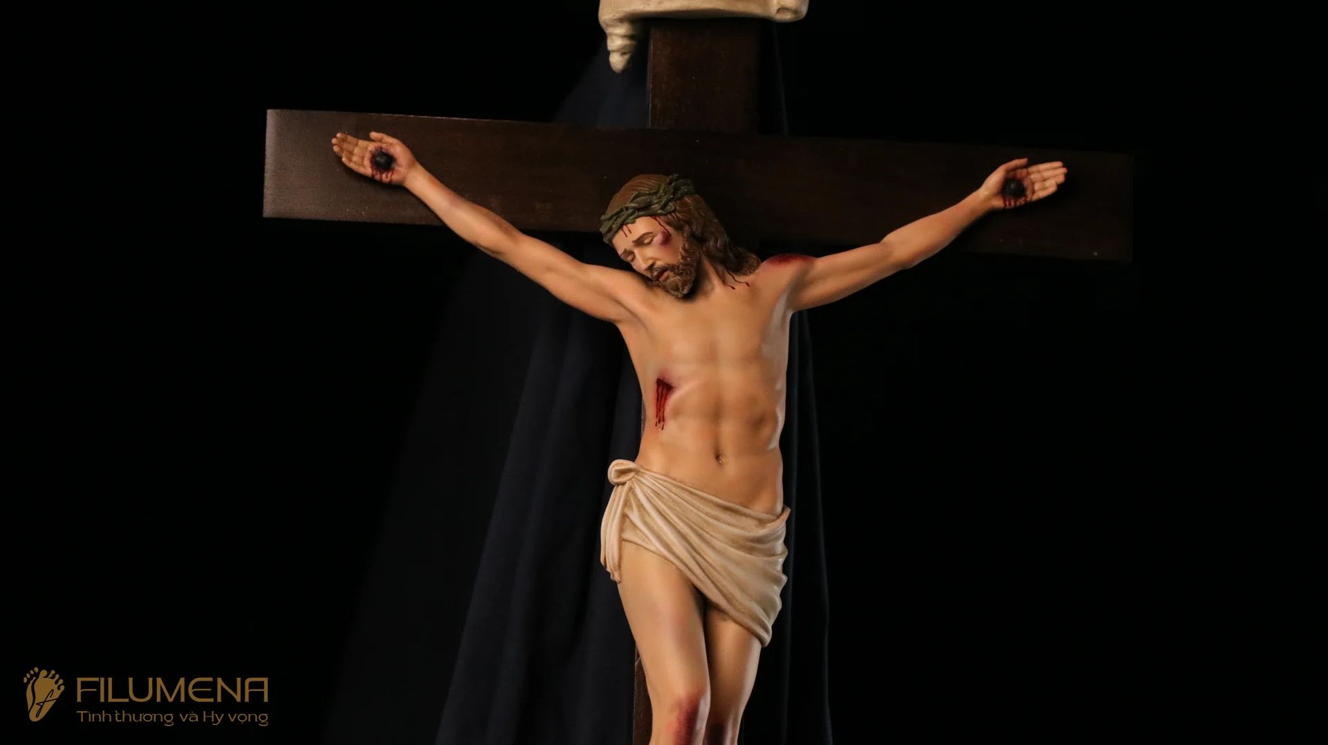 Tượng Chúa chịu nạn cao 20 cm, 30 bằng bột đá - Thánh giá gỗ