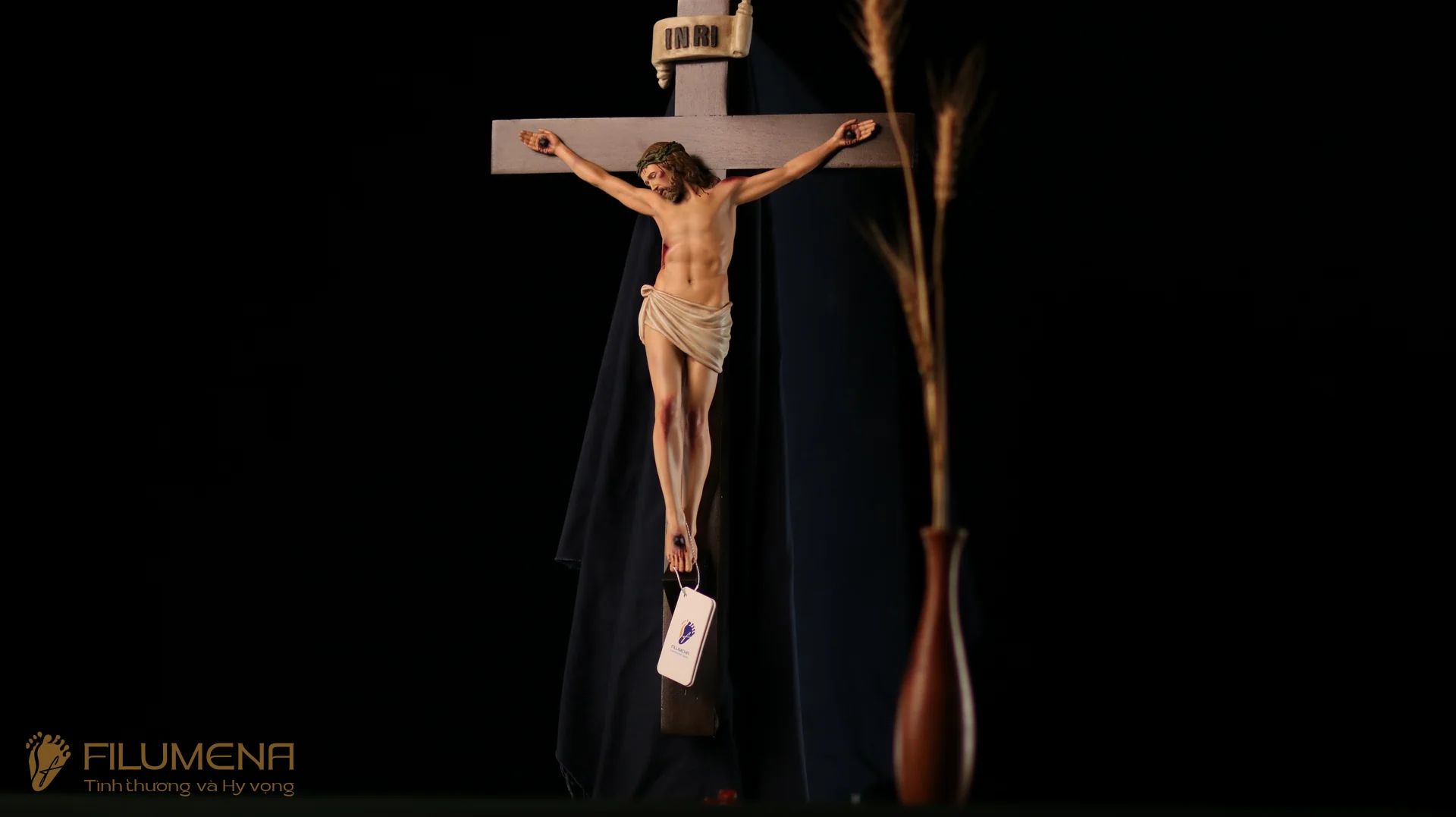 Tượng Chúa chịu nạn cao 20 cm, 30 bằng bột đá - Thánh giá gỗ