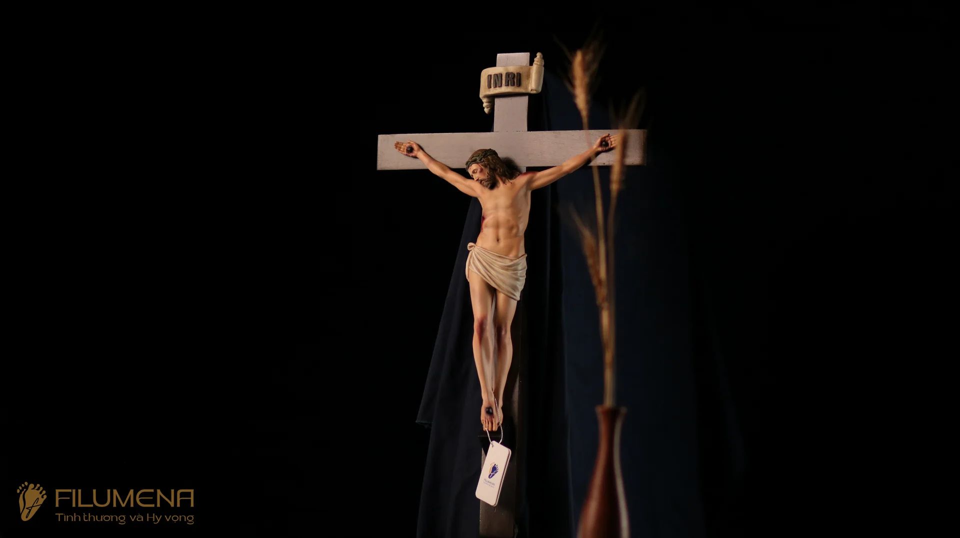 Tượng Chúa chịu nạn cao 20 cm, 30 bằng bột đá - Thánh giá gỗ