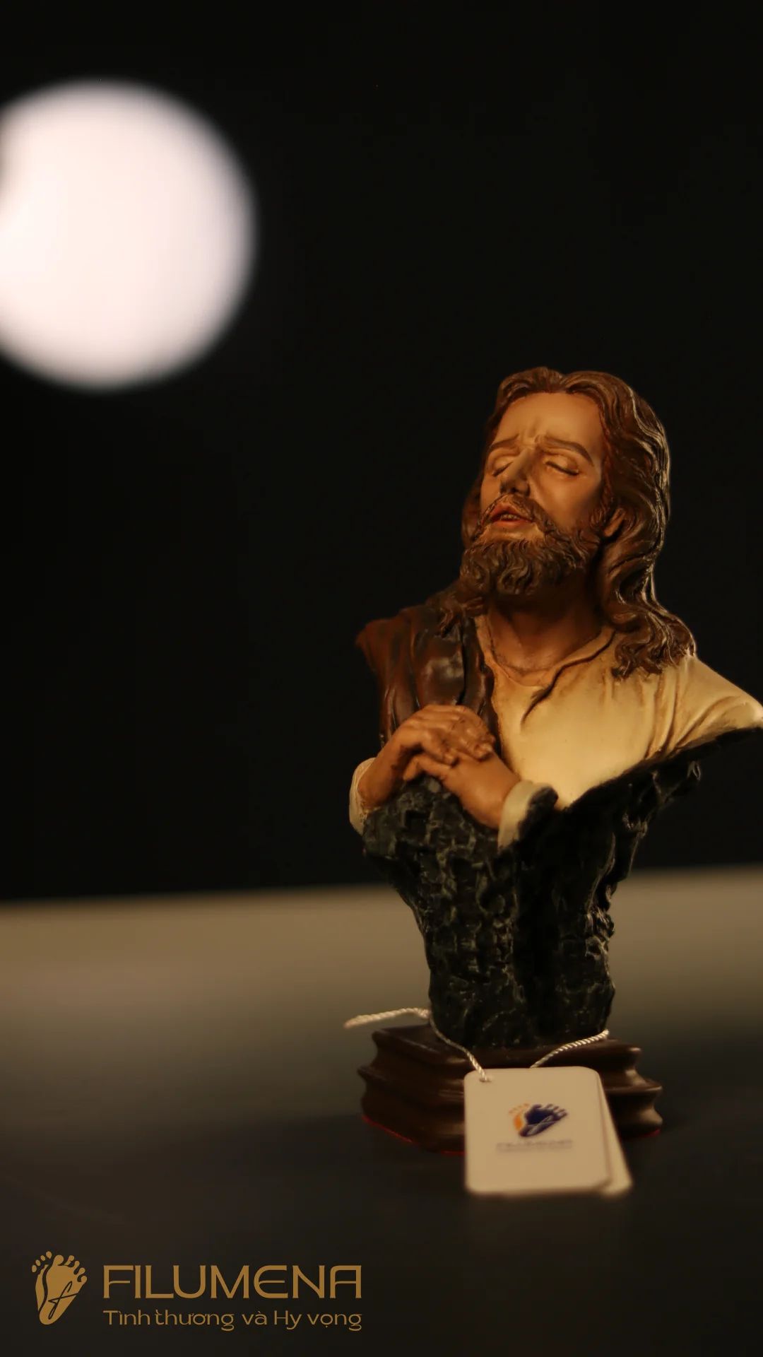 Tượng Chúa cầu nguyện cao 18 cm mã màu M1