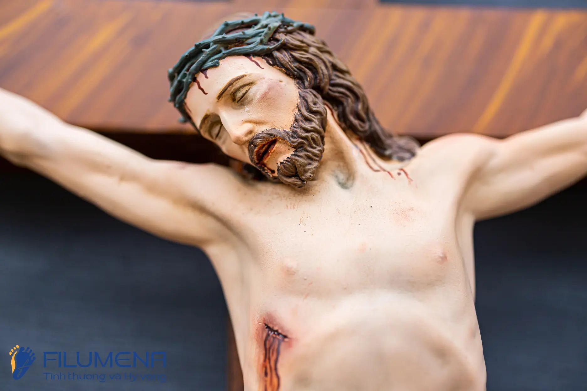 Tượng Chúa chịu nạn 40 cm Thánh giá gỗ lát