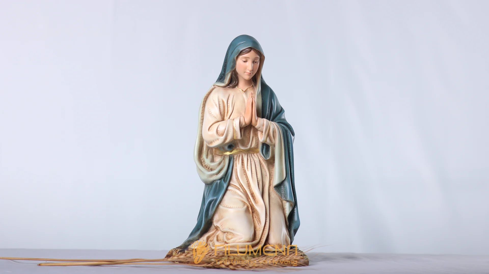 Bộ tượng Giáng sinh 30 cm 3 nhân vật tông màu sáng cổ điển