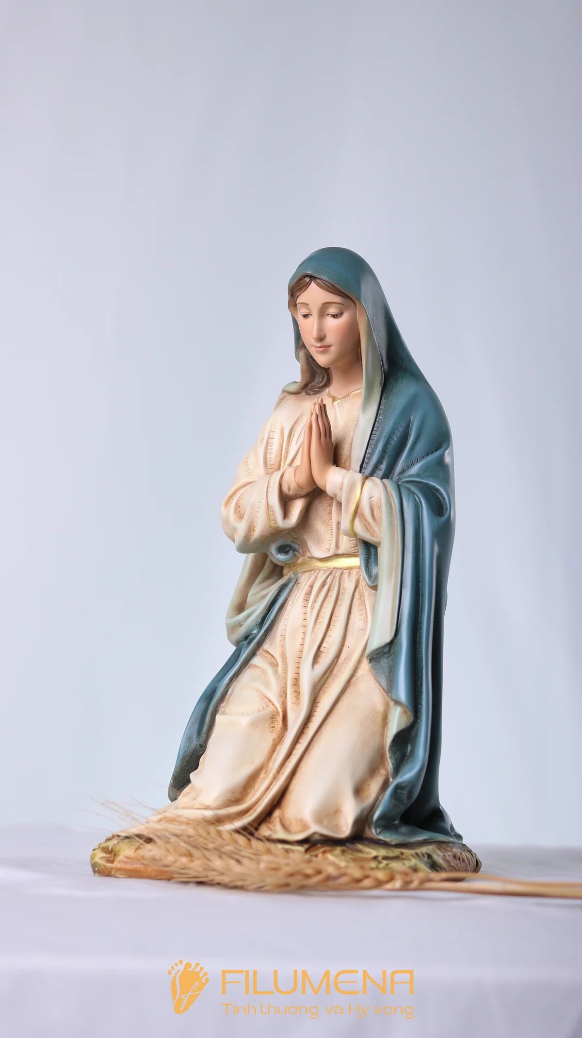 Bộ tượng Giáng sinh 30 cm 3 nhân vật tông màu sáng cổ điển