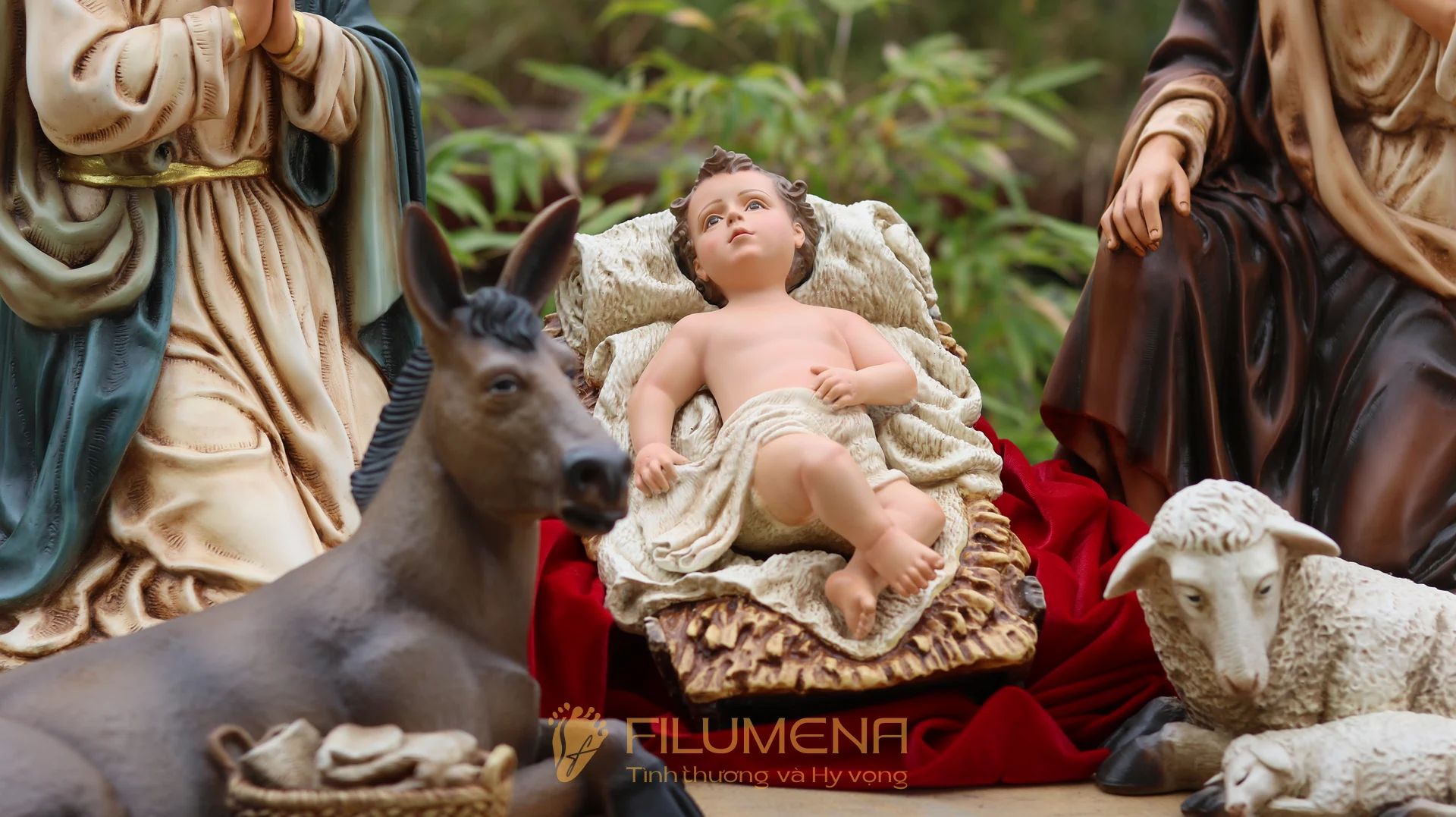 Bộ tượng Giáng sinh 50 cm 5 nhân vật tông màu sáng cổ điển