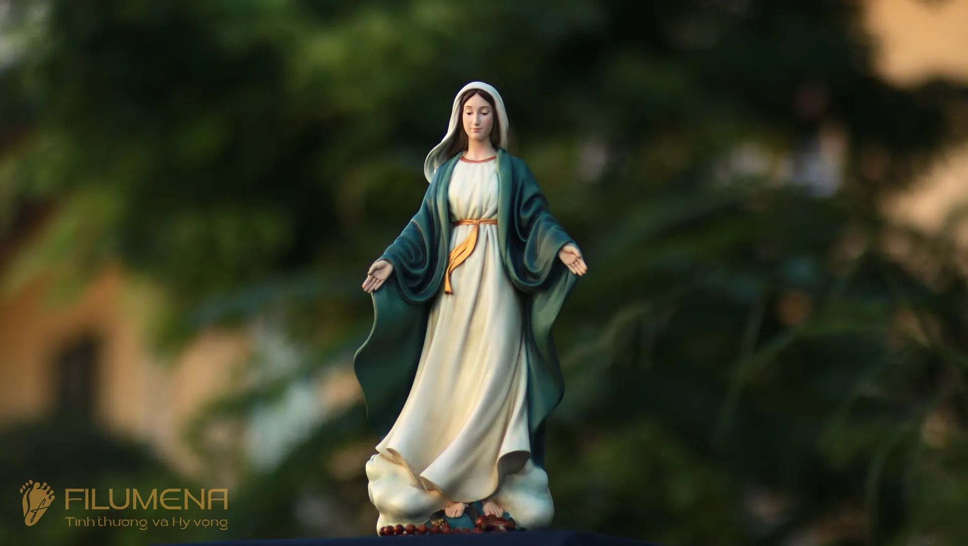 Tượng Đức Mẹ Ban Ơn cao 30 cm, 40 cm màu xanh ô-liu M2