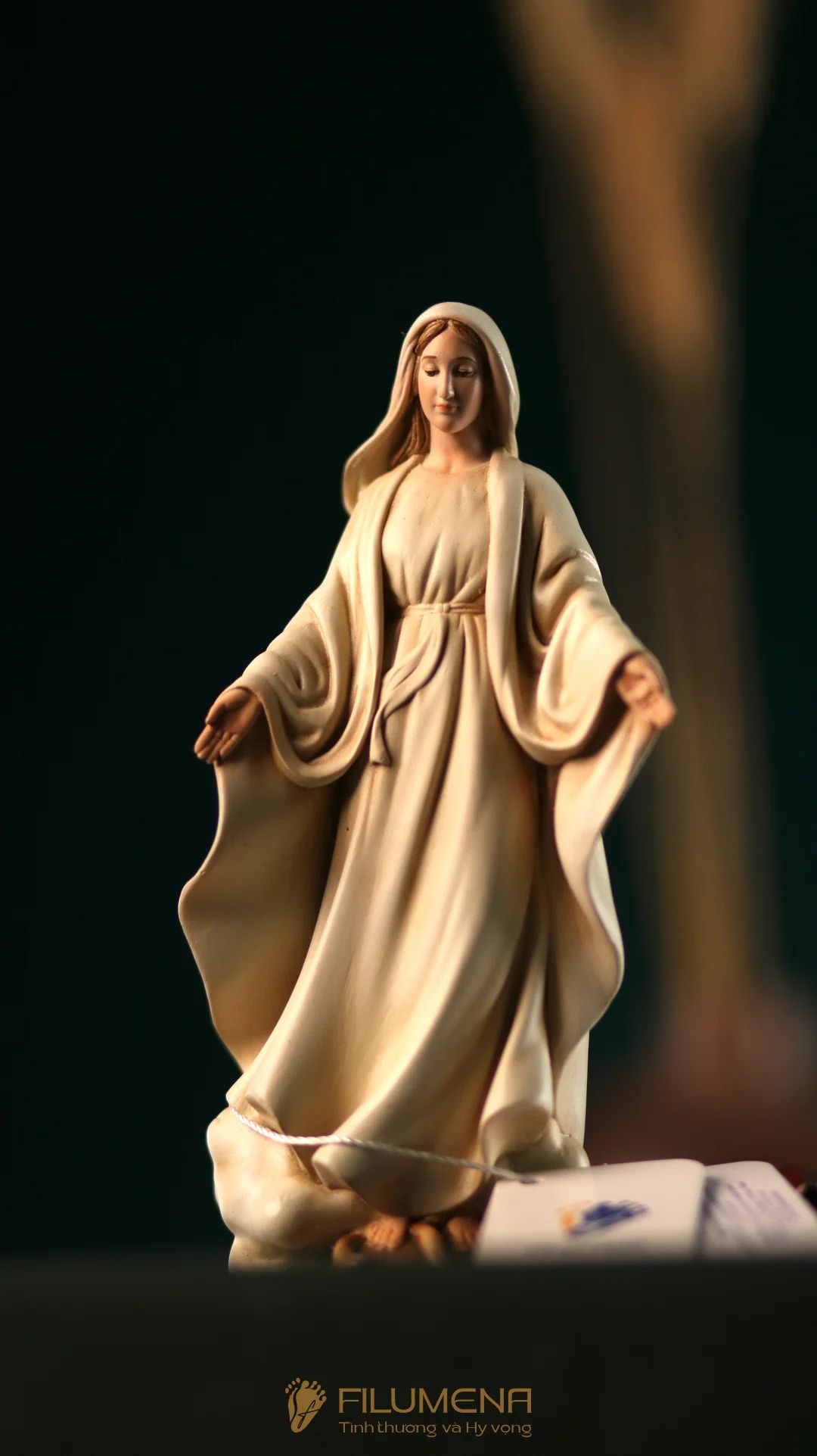 Tượng Đức Mẹ Ban Ơn cao 15 cm, 20 cm màu trắng M3