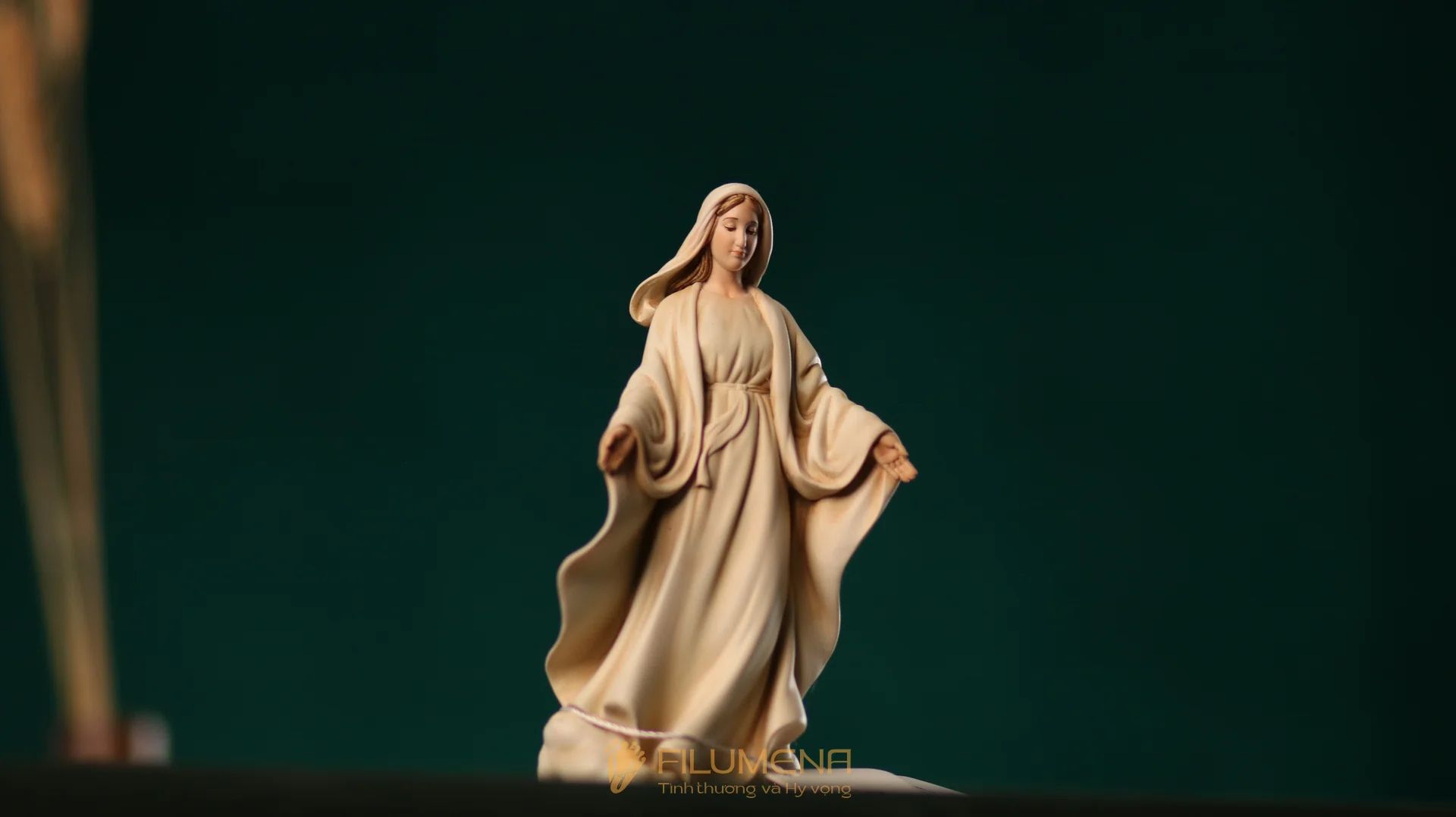 Tượng Đức Mẹ Ban Ơn cao 15 cm, 20 cm màu trắng M3