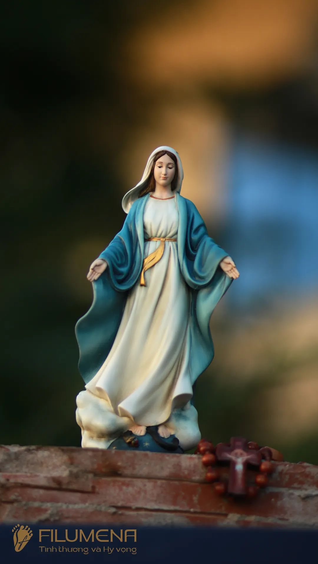 Tượng Đức Mẹ Ban Ơn cao 15 cm, 20 cm màu xanh da trời M1