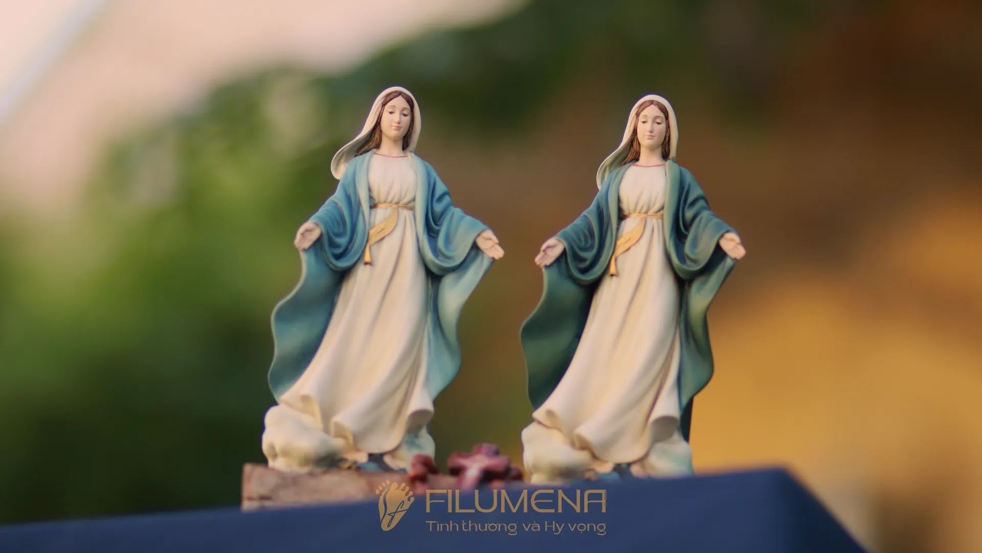 Tượng Đức Mẹ Ban Ơn cao 15 cm, 20 cm màu xanh ô-liu M2