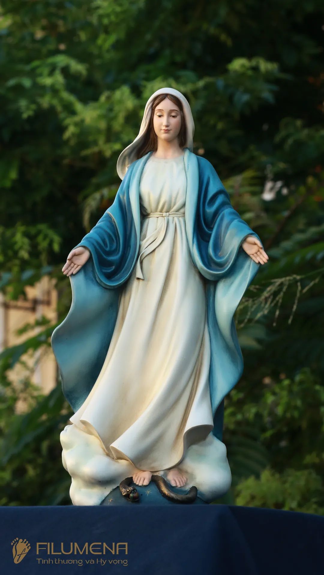 Tượng Đức Mẹ Ban Ơn cao 30 cm, 40 cm màu xanh da trời M1