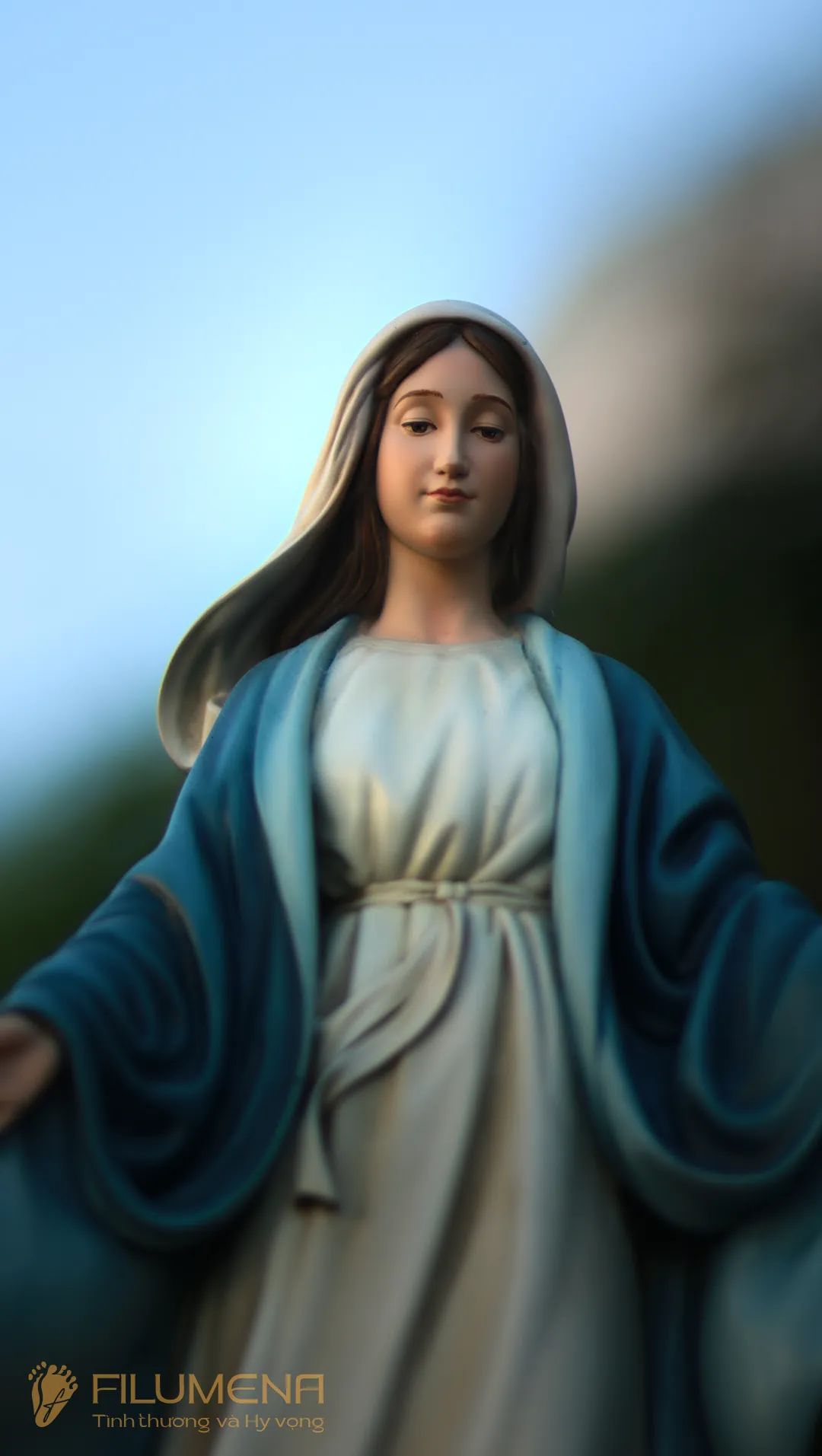 Tượng Đức Mẹ Ban Ơn cao 30 cm, 40 cm màu xanh da trời M1