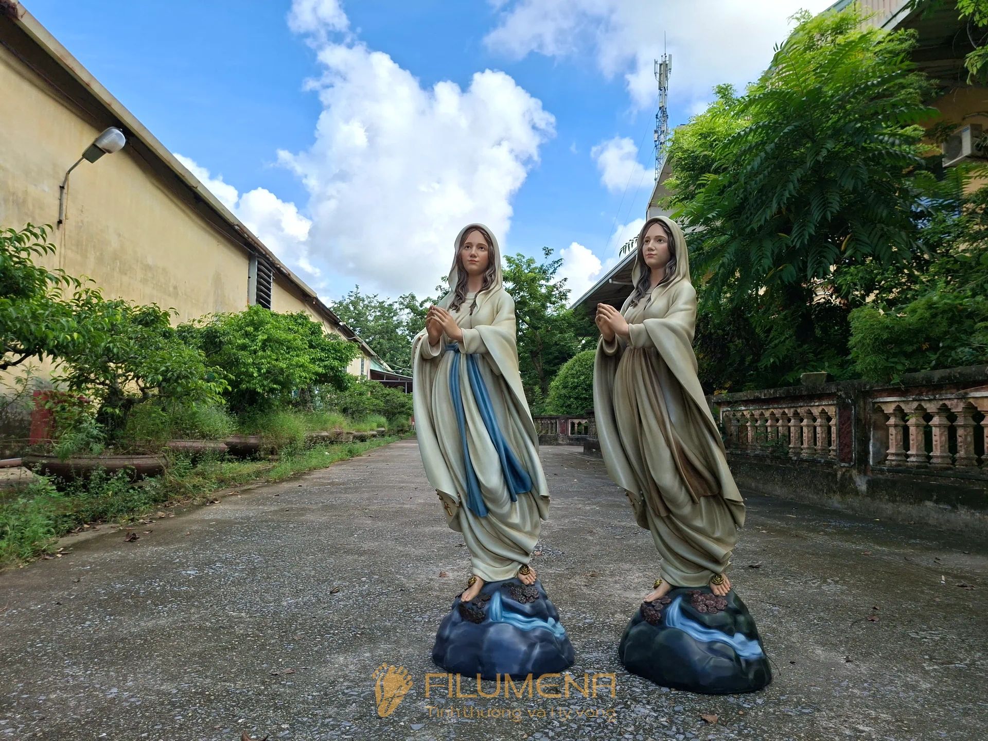 Tượng Đức Mẹ Lộ Đức cao 110 cm màu vàng cát