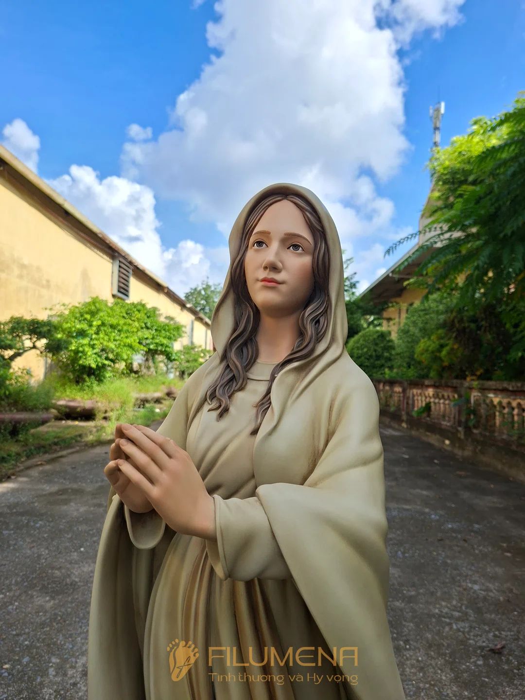 Tượng Đức Mẹ Lộ Đức cao 110 cm màu vàng cát
