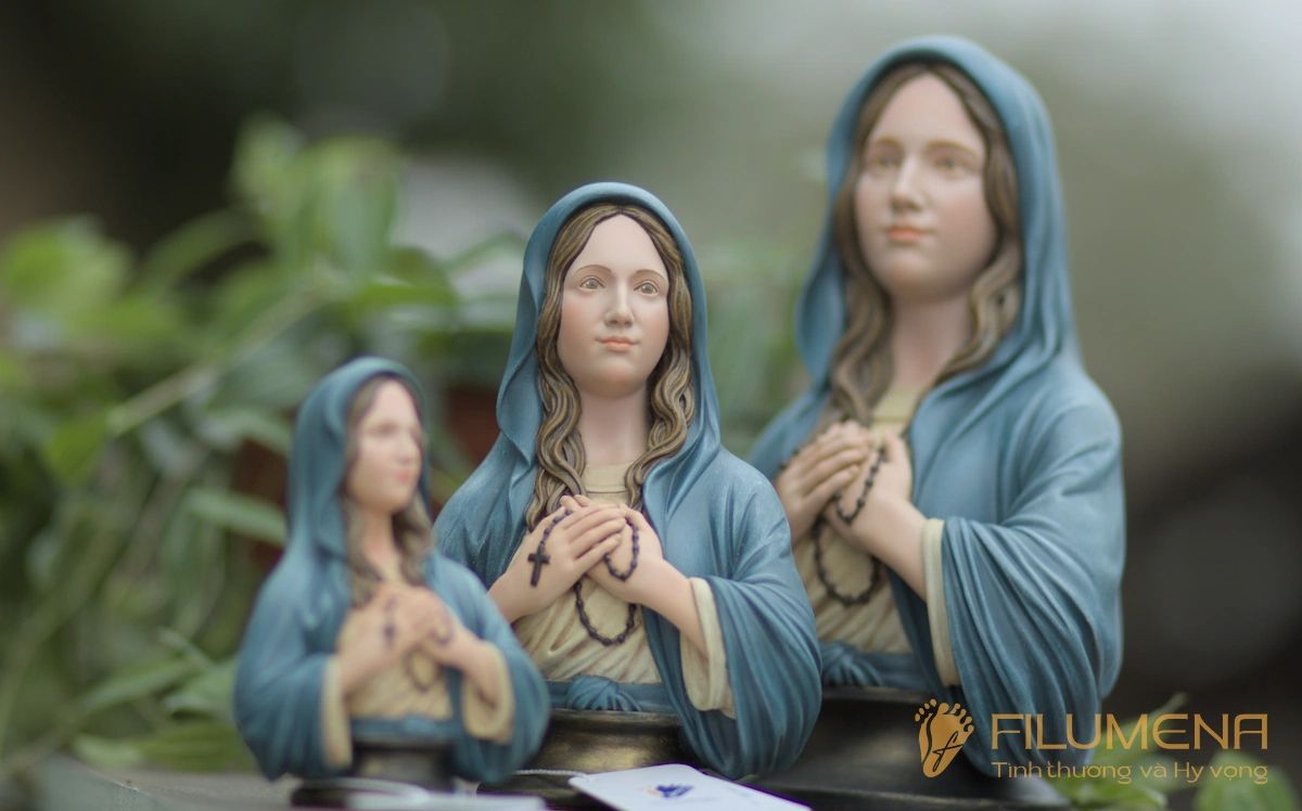 Tượng Chúa Giê-su do Filumena sáng tác và sản xuất