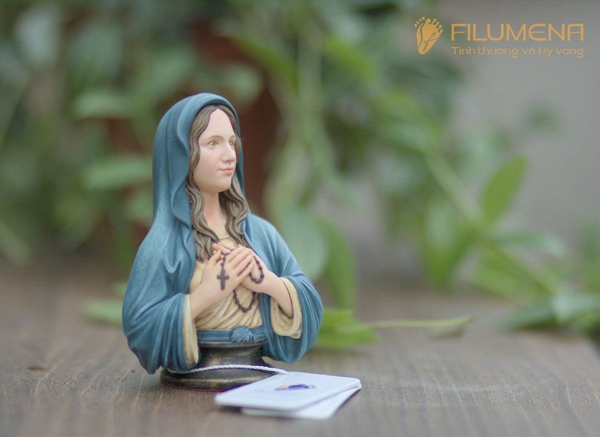 Tượng Chúa Giê-su do Filumena sáng tác và sản xuất