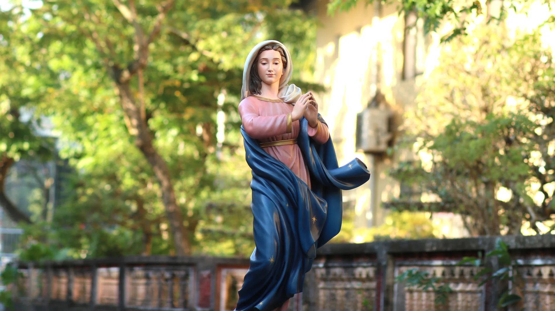 Tượng Đức Mẹ Vô Nhiễm Nguyên Tội cao 120 cm màu trầm truyền thống