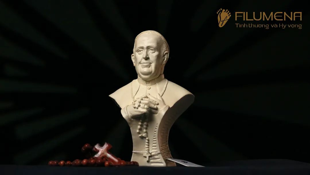 Tượng Đức Thánh Cha Phanxicô, cao 20 cm, màu M1