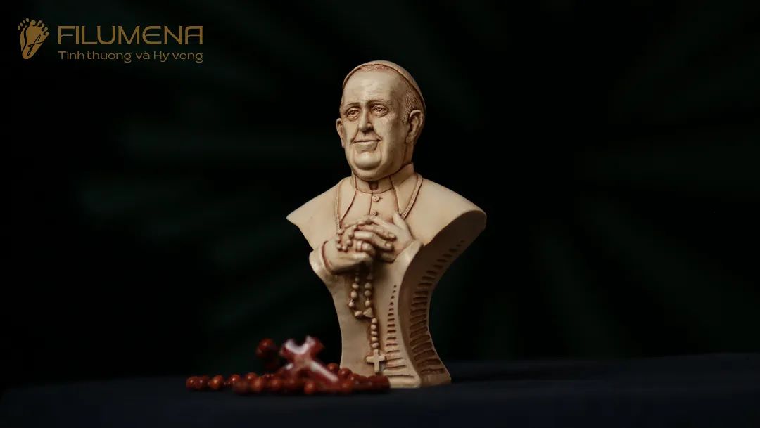 Tượng Đức Thánh Cha Phanxicô, cao 20 cm, màu M2