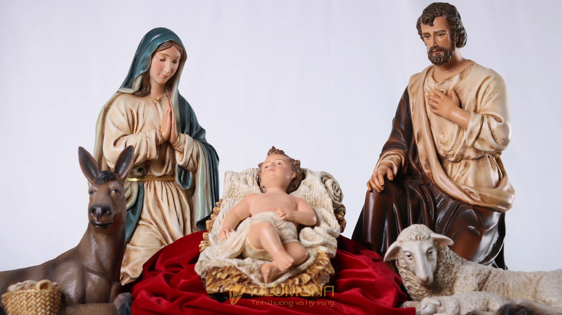 Tượng Giáng sinh Công giáo: Chúa Hài Đồng, Đức Mẹ, Thánh Giuse và hang đá Noel