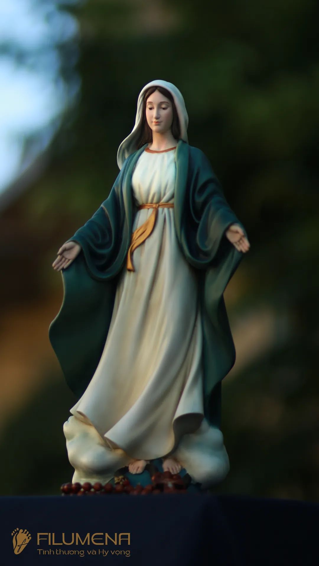 Tượng Đức Mẹ Ban Ơn cao 30 cm, 40 cm màu xanh ô-liu M2
