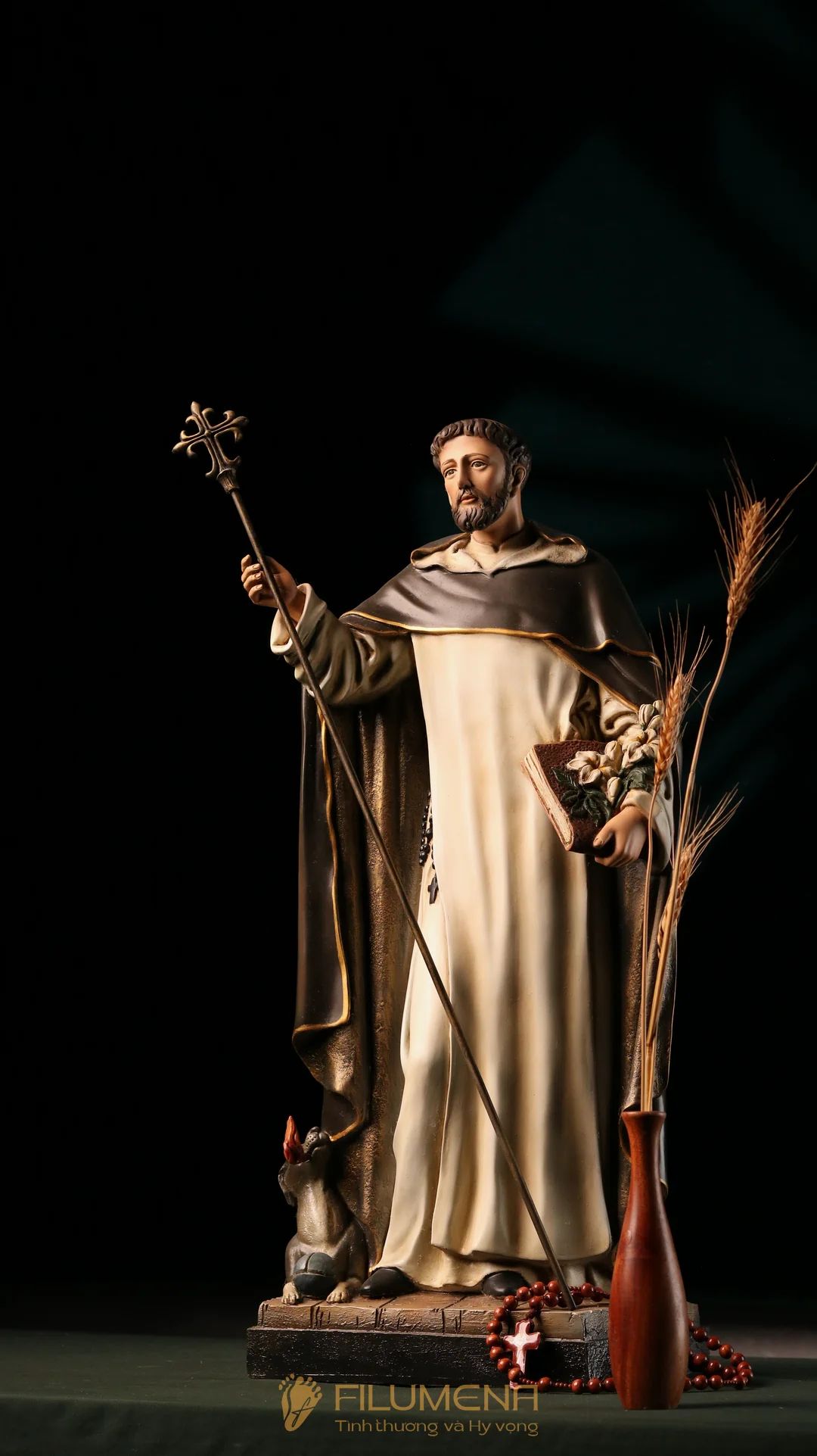 Tác phẩm có bản quyền thường minh bạch về mẫu gốc, tác giả, quy trình sáng tác và tiêu chuẩn chất lượng.